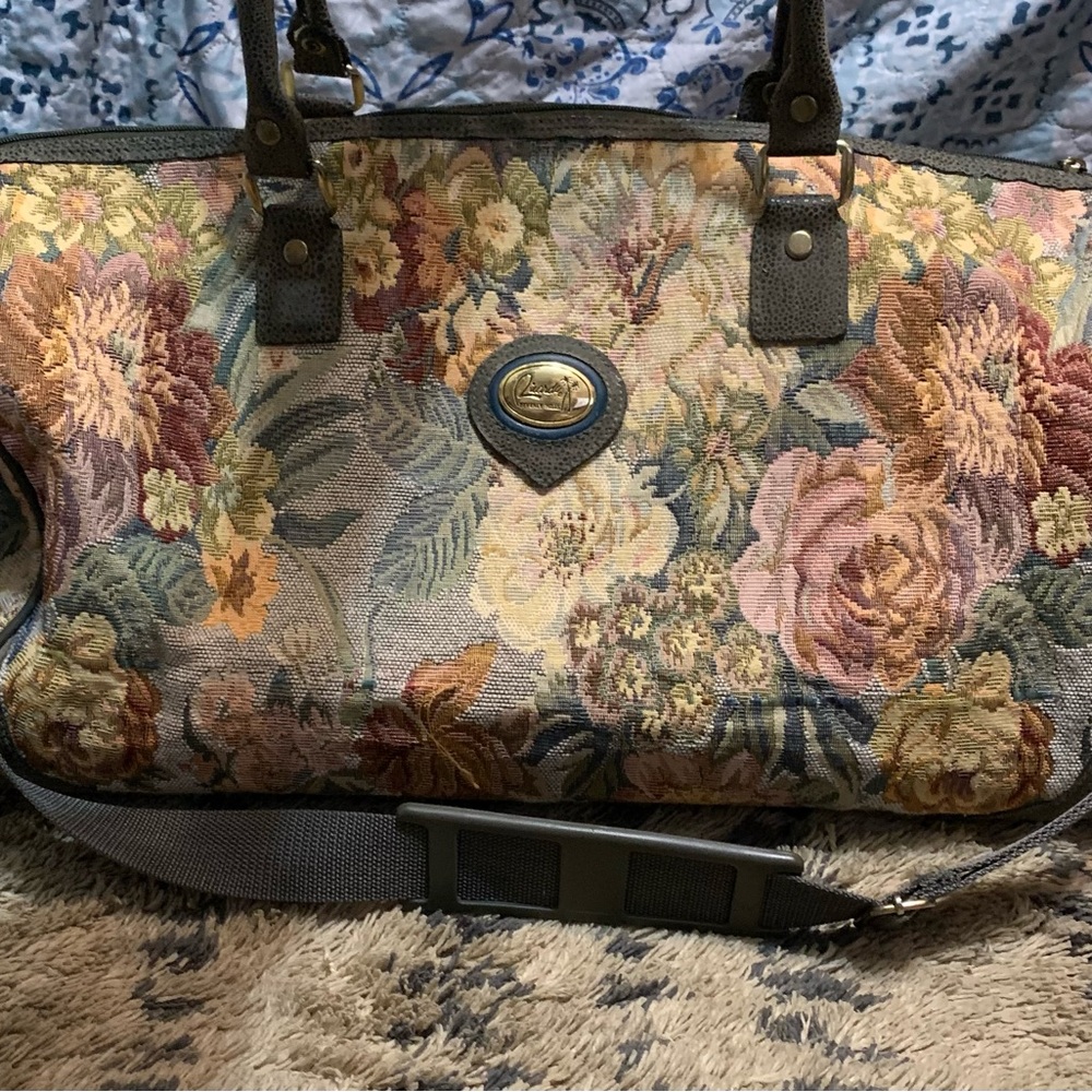 Large vintage style duffel bag